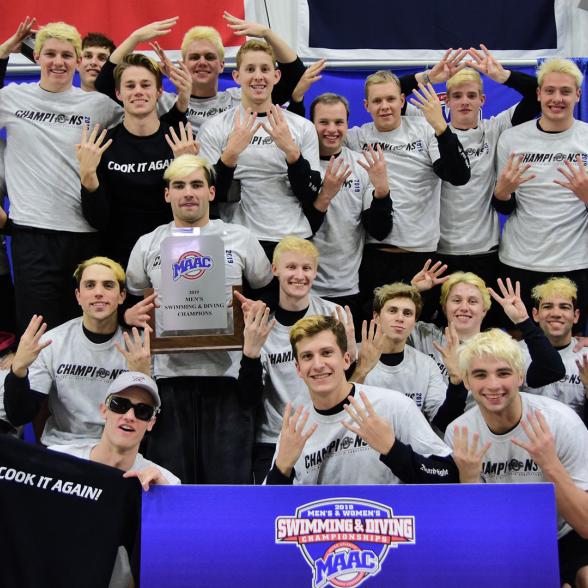 Men's swimming & diving celebrates